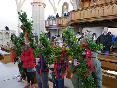 Palmsontag in St. Crescentius - Beginn der Heiligen Woche (Foto: Karl-Franz Thiede)